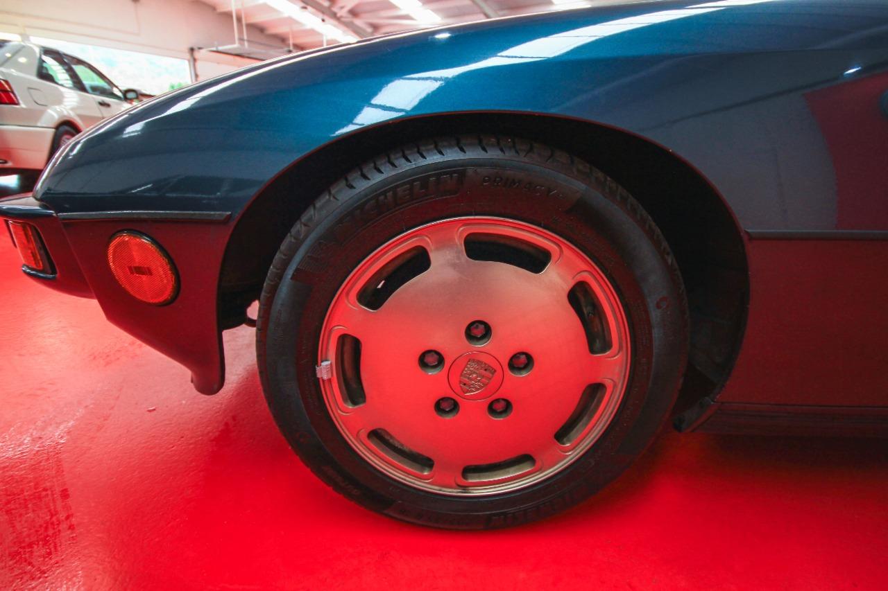PORSCHE 924 Turbo - 1980 LesAnciennes.com