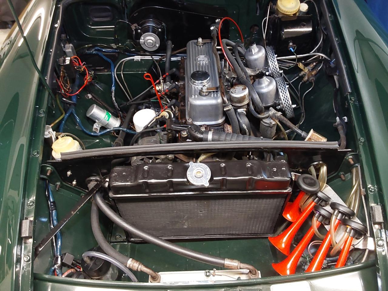 MG MGB Roadster - 1970 LesAnciennes.com