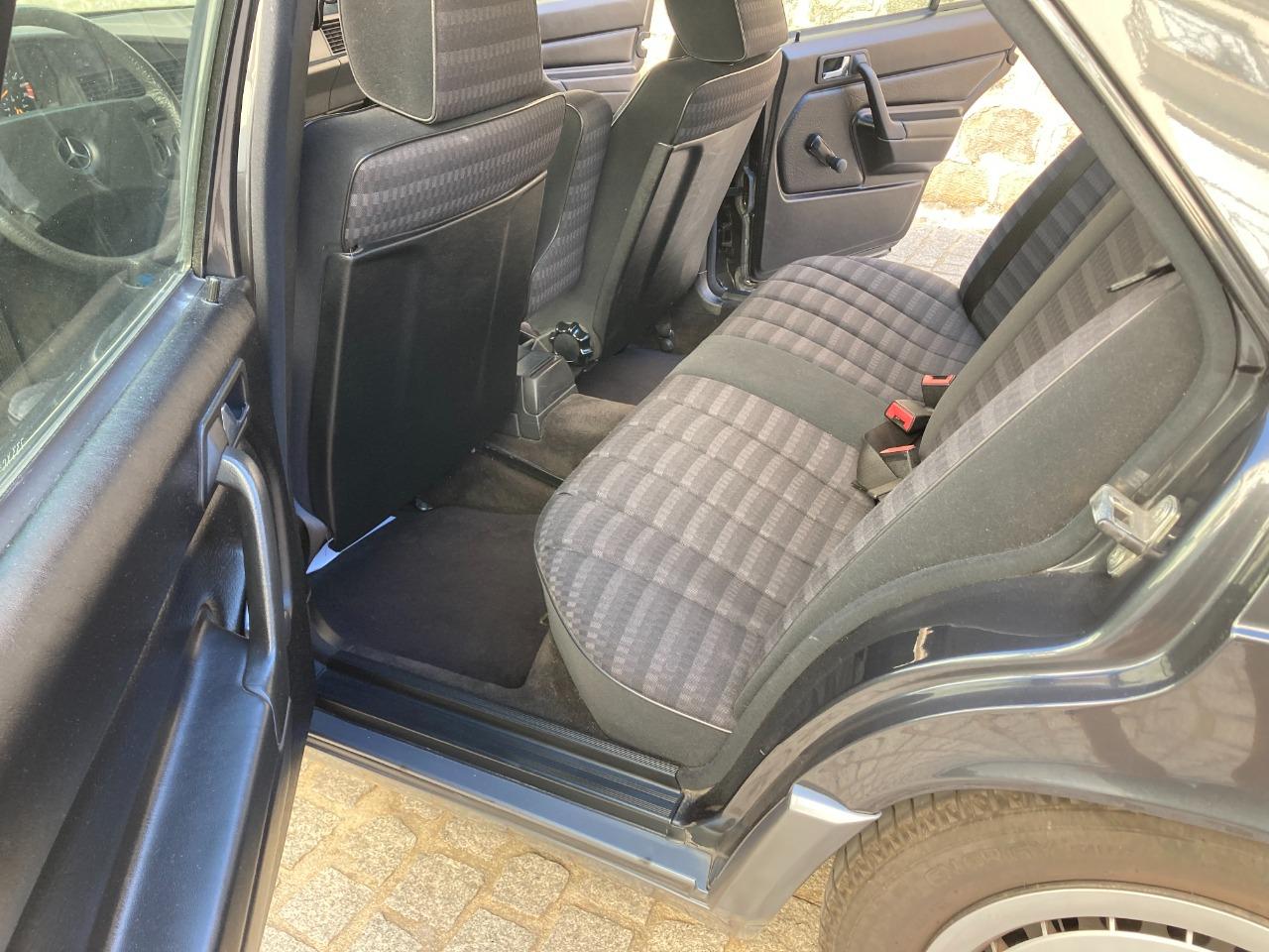 MERCEDES 190 E - 1991 LesAnciennes.com