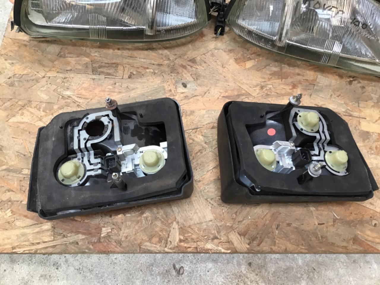 PHARES FEUX ARRIÈRES ROVER 100 LesAnciennes.com