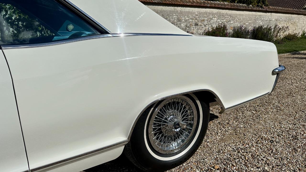 BUICK Riviera COUPE - 1965 LesAnciennes.com