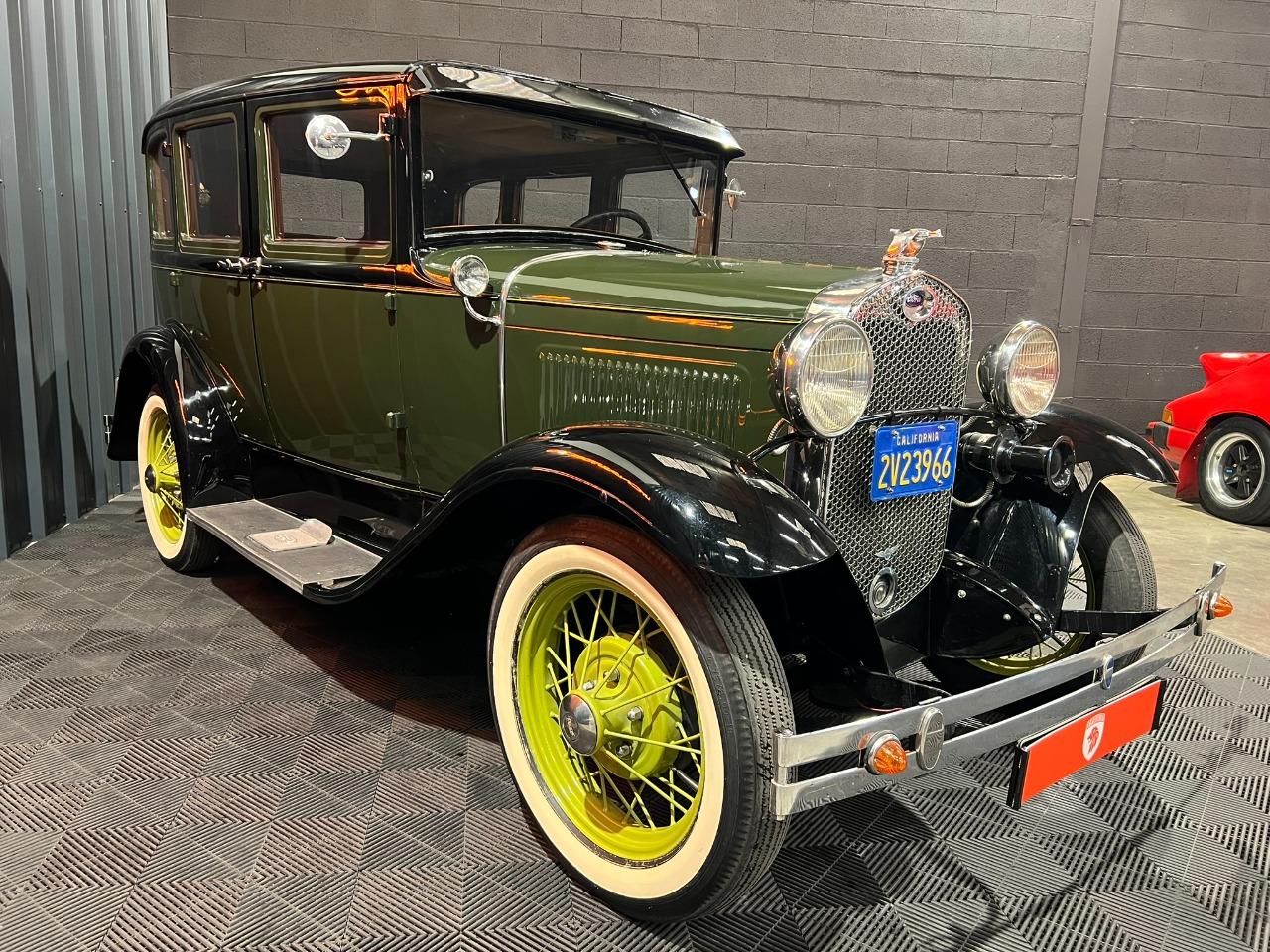 FORD A SALOON 4 DOOR - 1931 LesAnciennes.com