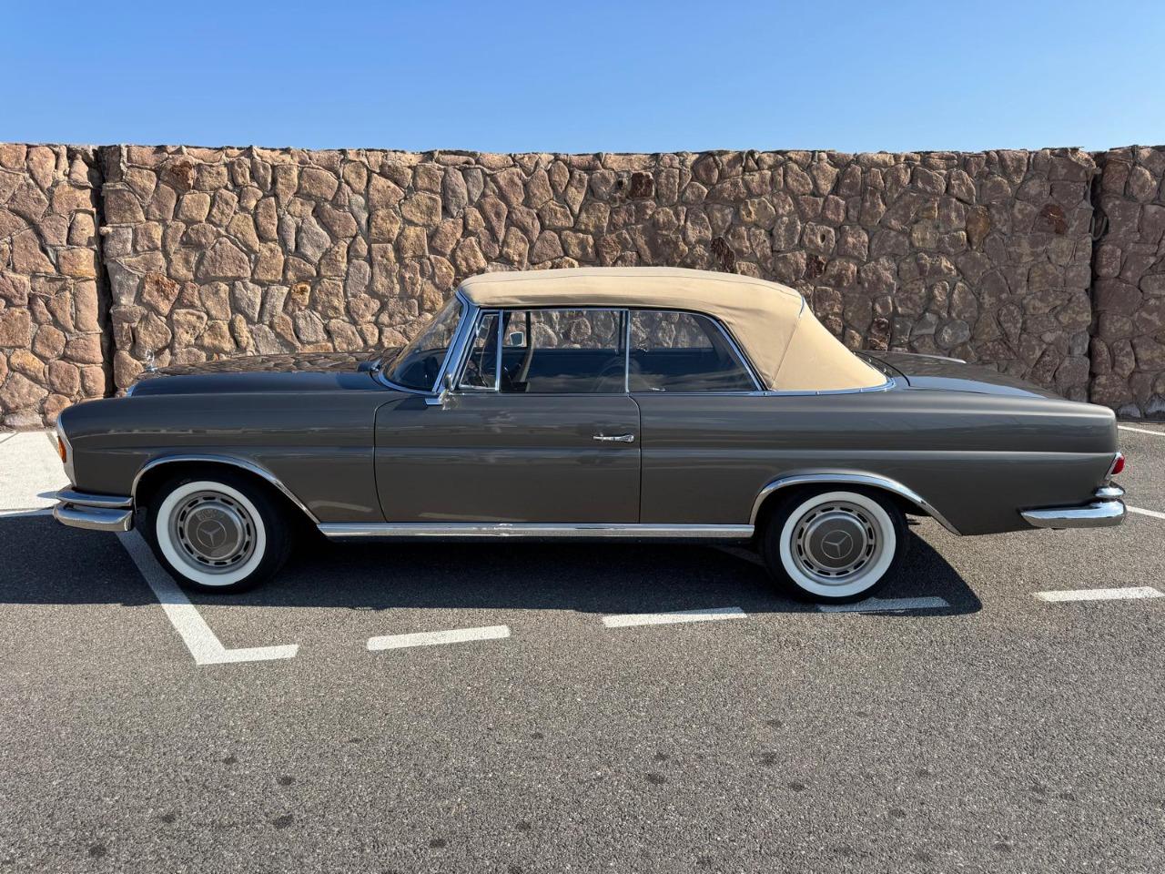 MERCEDES 280 SE Cabriolet - 1968 LesAnciennes.com