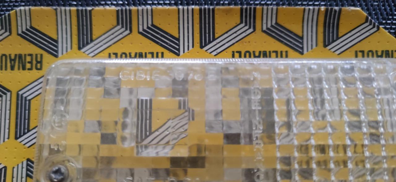 Clignotant droit CIBIE RENAULT 12 (R12) série 1 . LesAnciennes.com