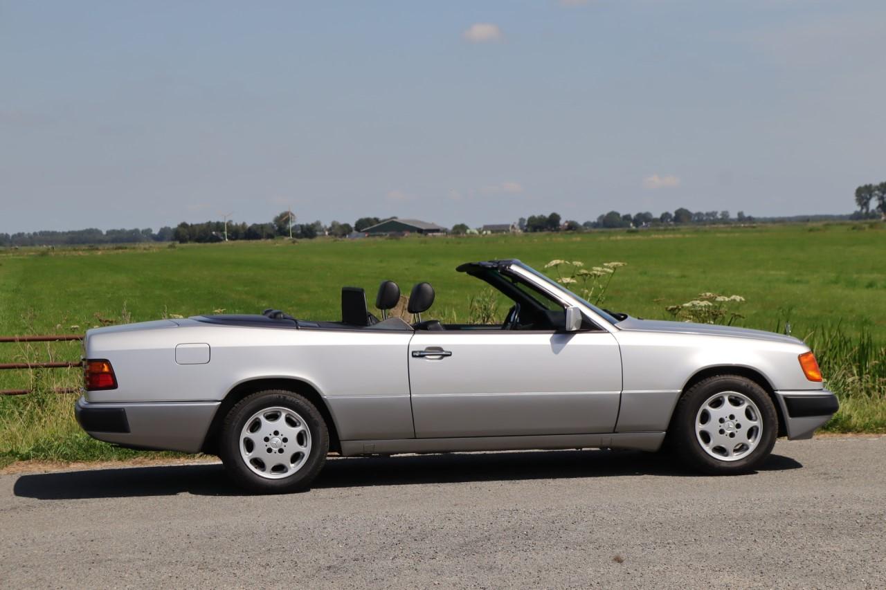 MERCEDES-BENZ Cabrio 300 CE-24 Aut - 1992 LesAnciennes.com
