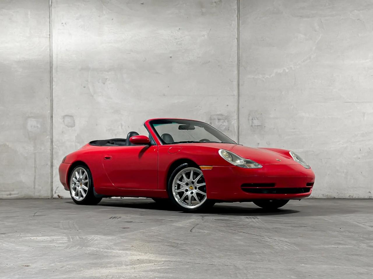 2000 Porsche 911 Carrera 4 Cabriolet (996) LesAnciennes.com