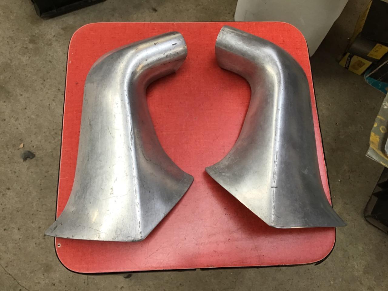 CORNETS ALU PARE CHOC ARRIÈRE CITROEN ID LesAnciennes.com