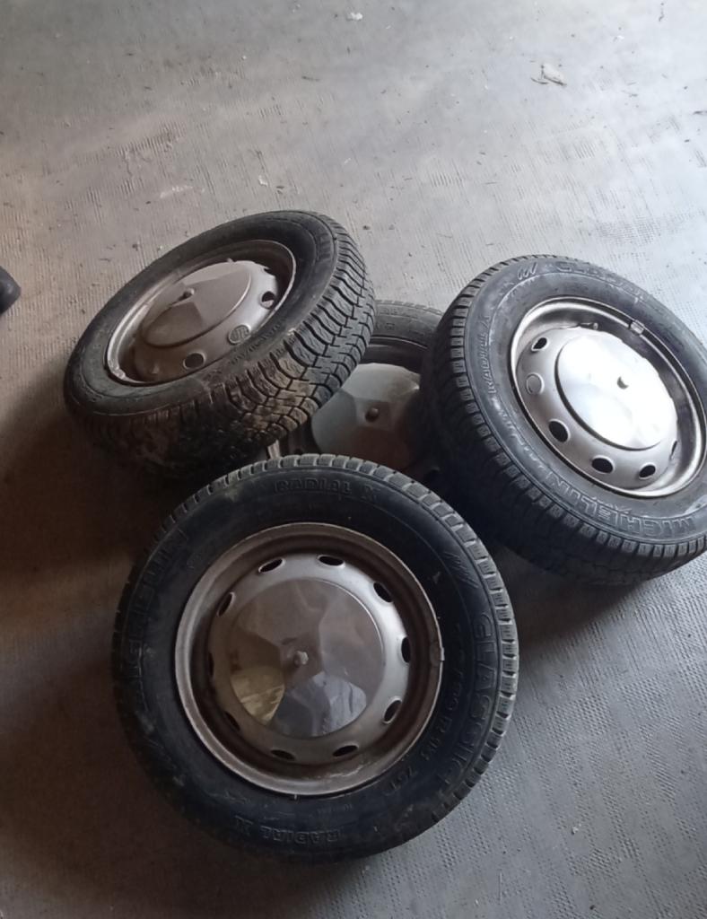 4 ROUES COMPLÈTES RENAULT 4L AVEC CRIC LesAnciennes.com