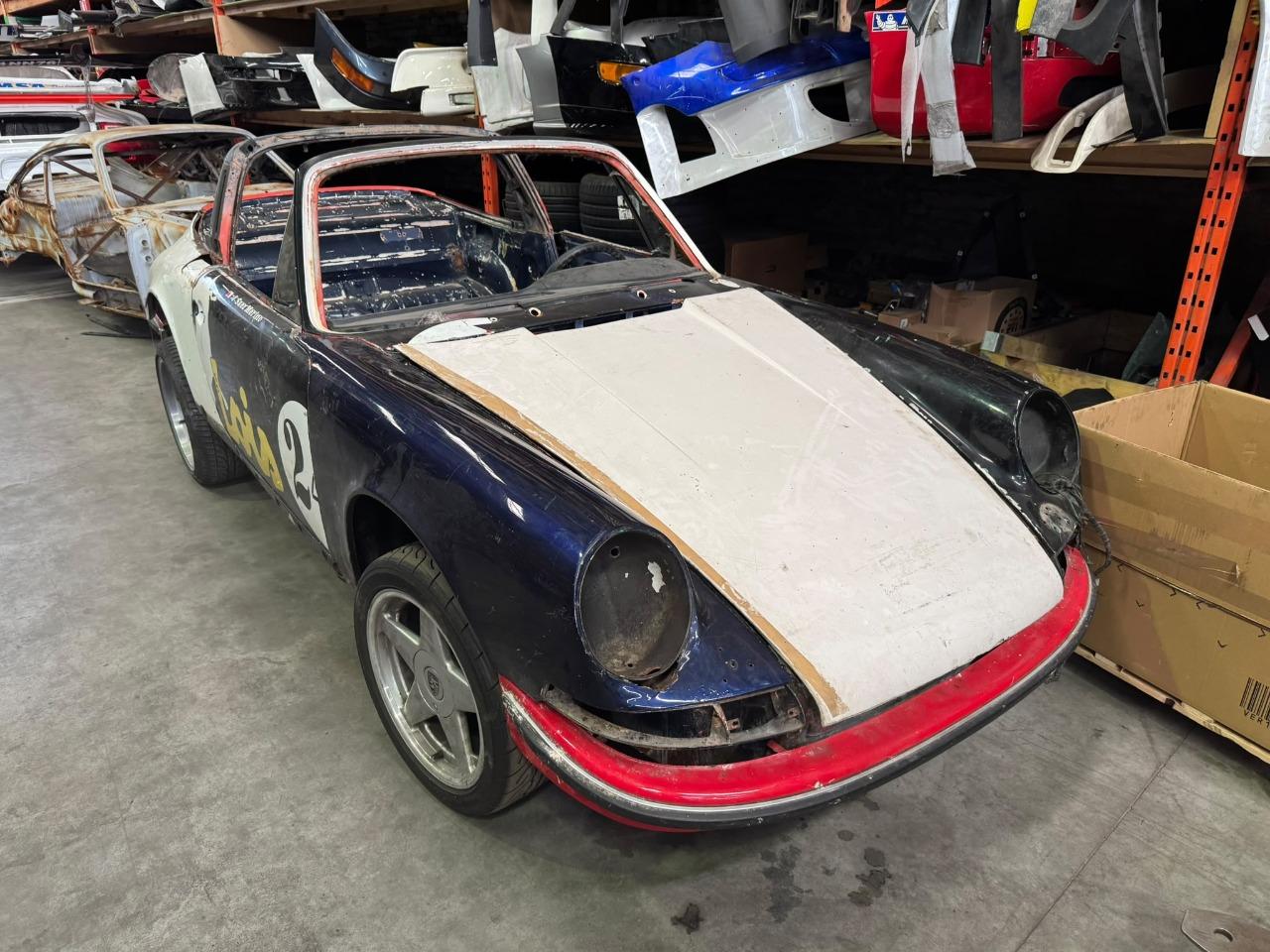 Projet Porsche 911 2.2 S 1970 + Docs + Pièces LesAnciennes.com