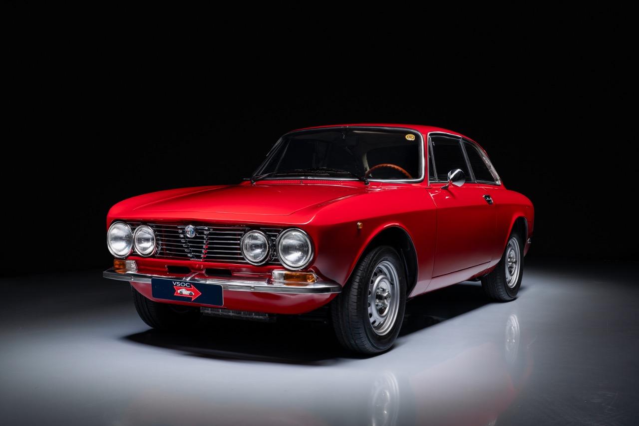 ALFA ROMEO 1300 GT Junior - 1971 LesAnciennes.com