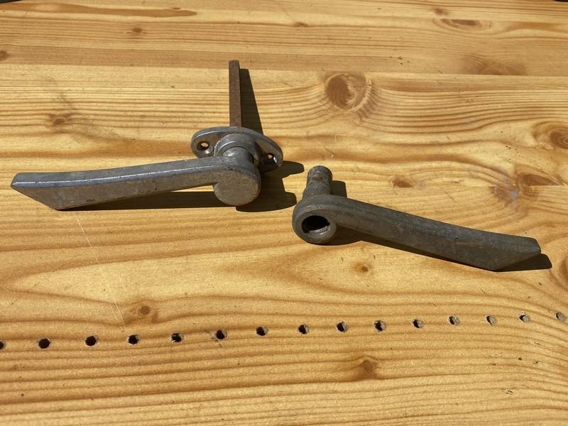 2 poignées HOTCHKISS 617 680 864 686... LesAnciennes.com