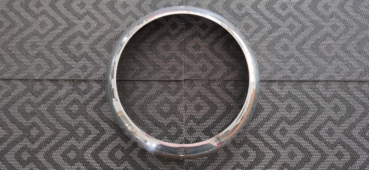 Cerclage de phare PEUGEOT 203 LesAnciennes.com