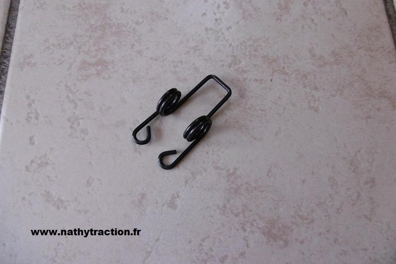 Un ressort de poignée frein main TRACTION CITROËN LesAnciennes.com