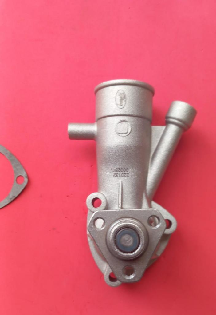 Pompe à eau FIAT 1800 a b e LesAnciennes.com