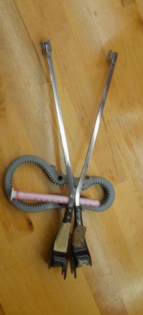 2 bras d'essuie-glace Citroën ID, DS LesAnciennes.com