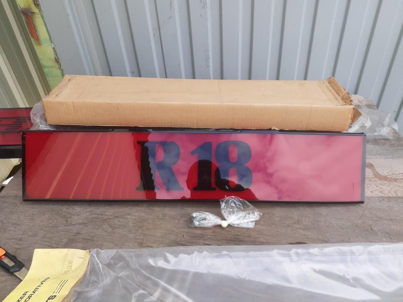 Plaque RENAULT 18 (R18) LesAnciennes.com