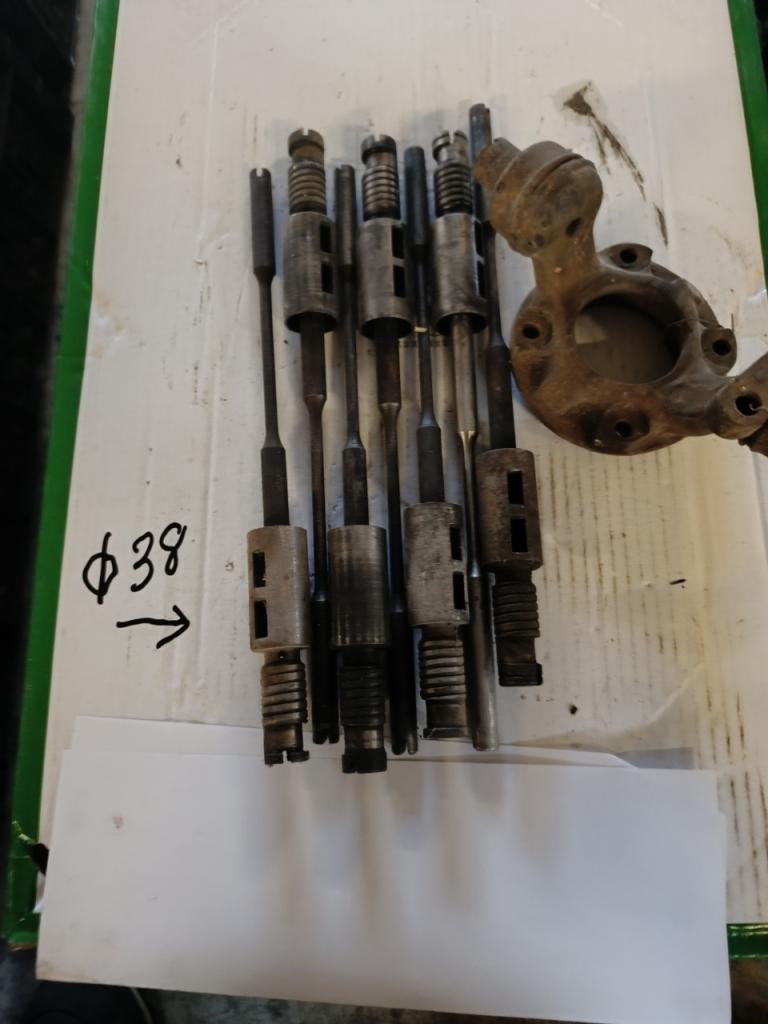 Arbre de commande avec distributeur LesAnciennes.com