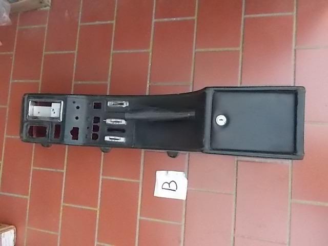 Tunnel central Ferrari 308 LesAnciennes.com