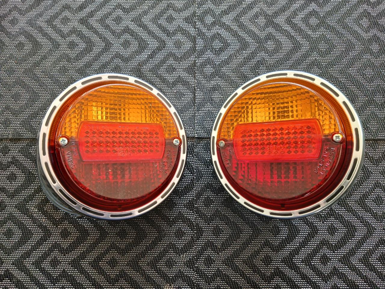 Feux arrière SIMCA 1300 1500 berline LesAnciennes.com