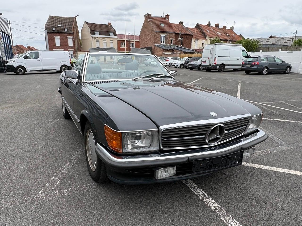 1986 Mercedes-Benz 300 SL R107 LesAnciennes.com