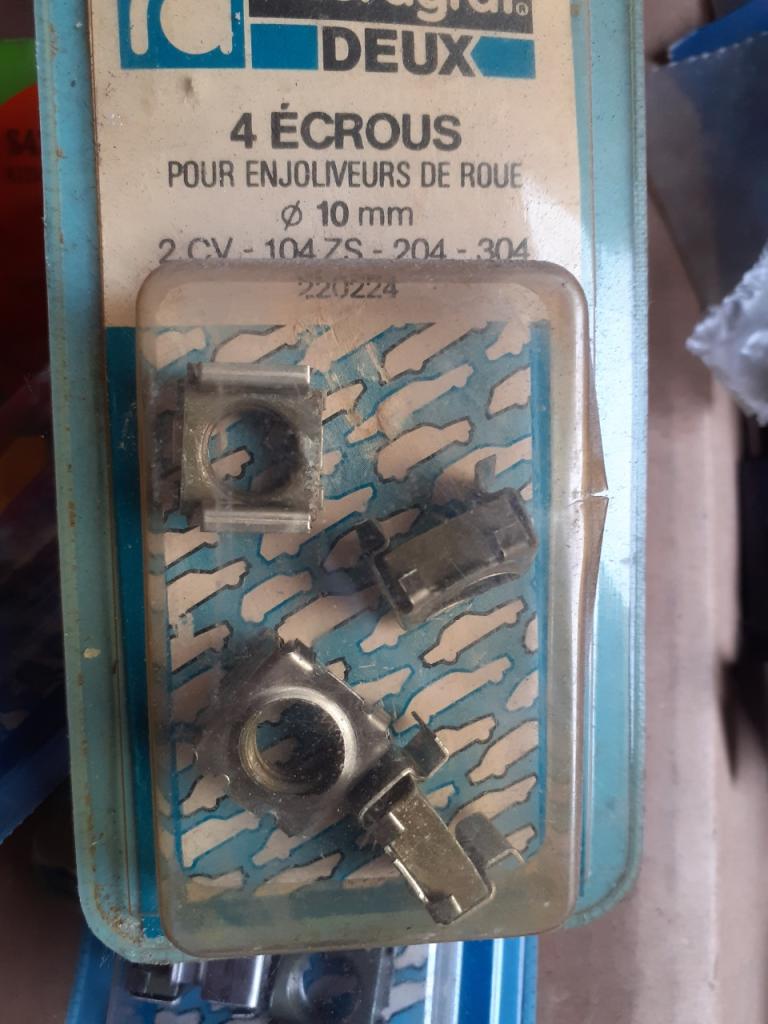 Ecrous PEUGEOT 304 LesAnciennes.com