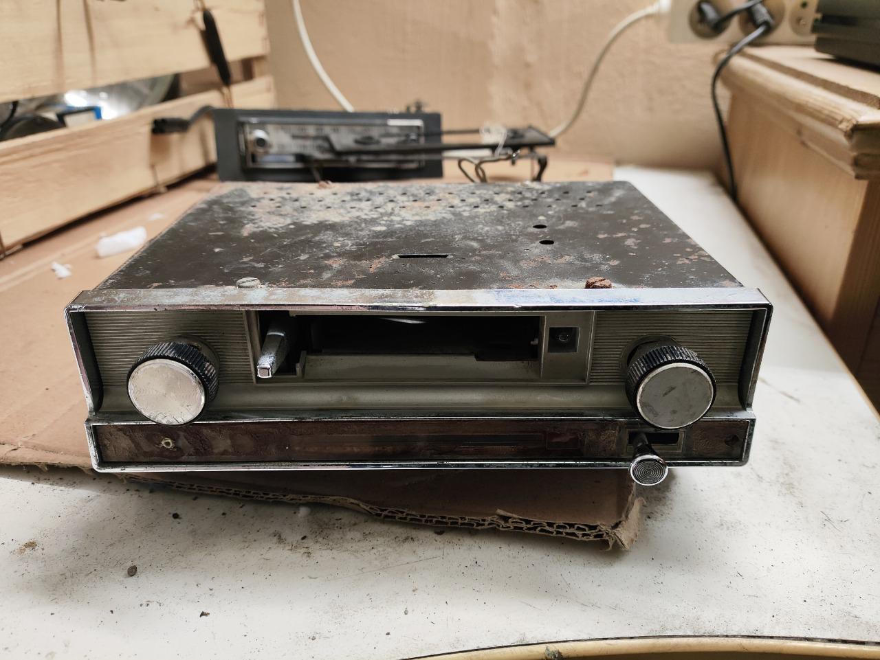 Autoradio PHILIPS RN392 LesAnciennes.com