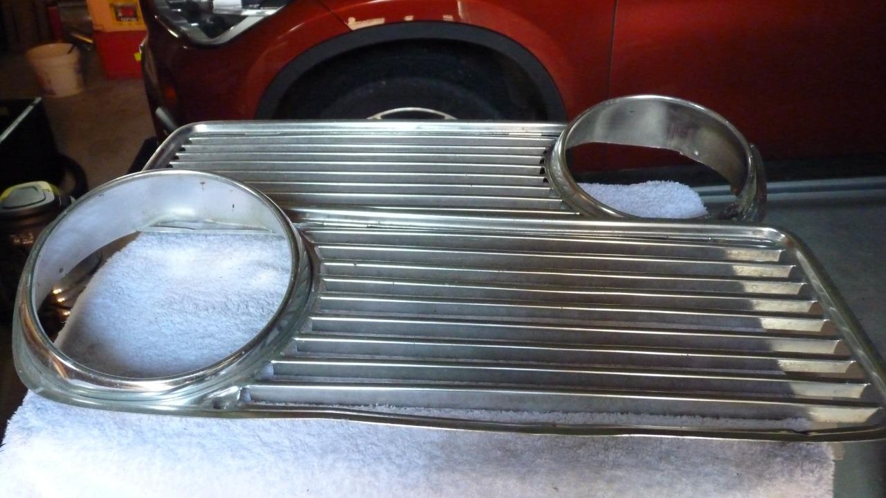 Pièces Touring 2000 Tii Calandres pour phares LesAnciennes.com