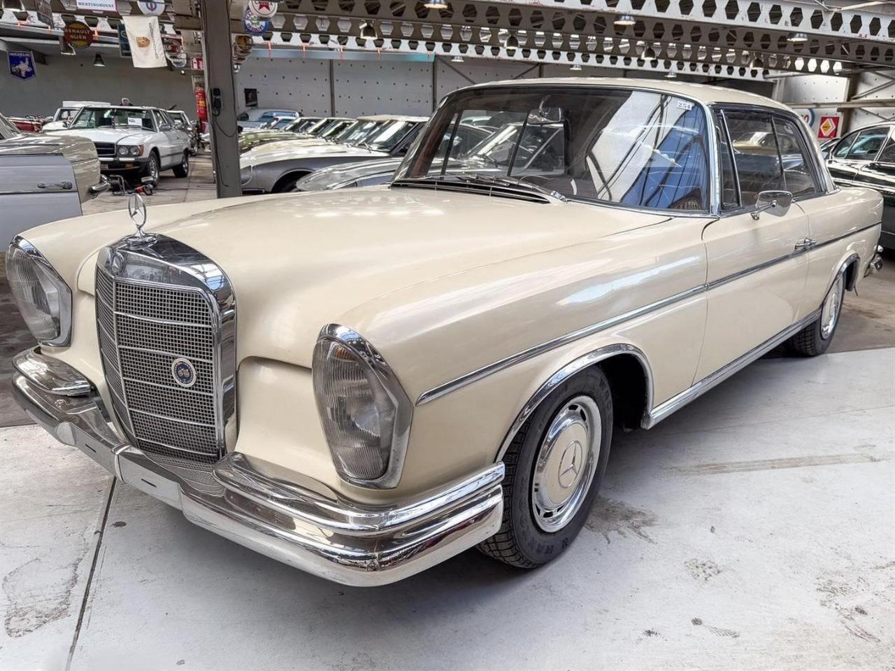 MERCEDES 300 SE coupé - 1967 LesAnciennes.com