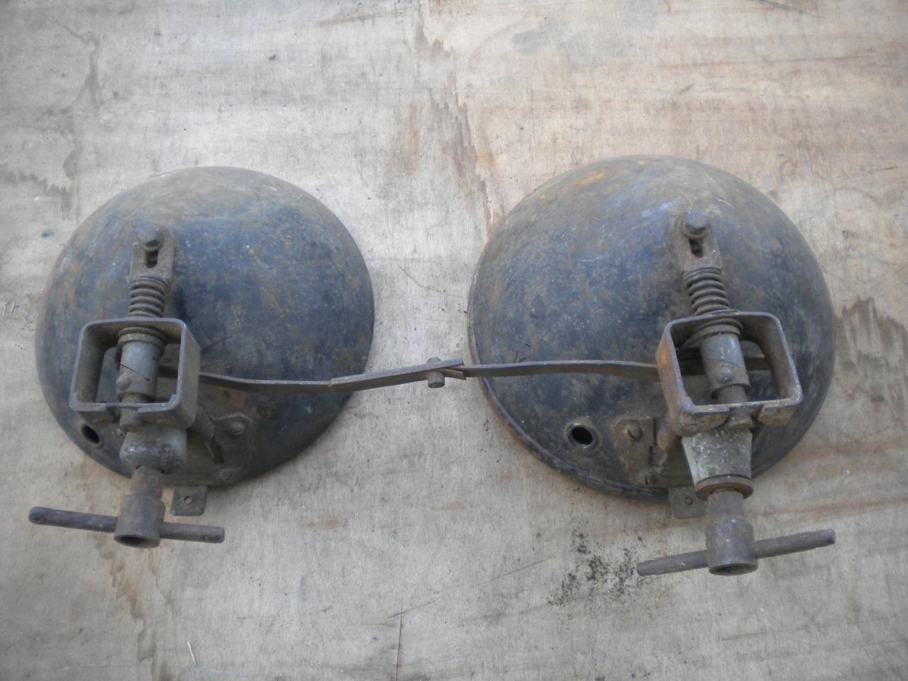 Pièces UNE PAIRE DE PHARES automobile ancienne LesAnciennes.com