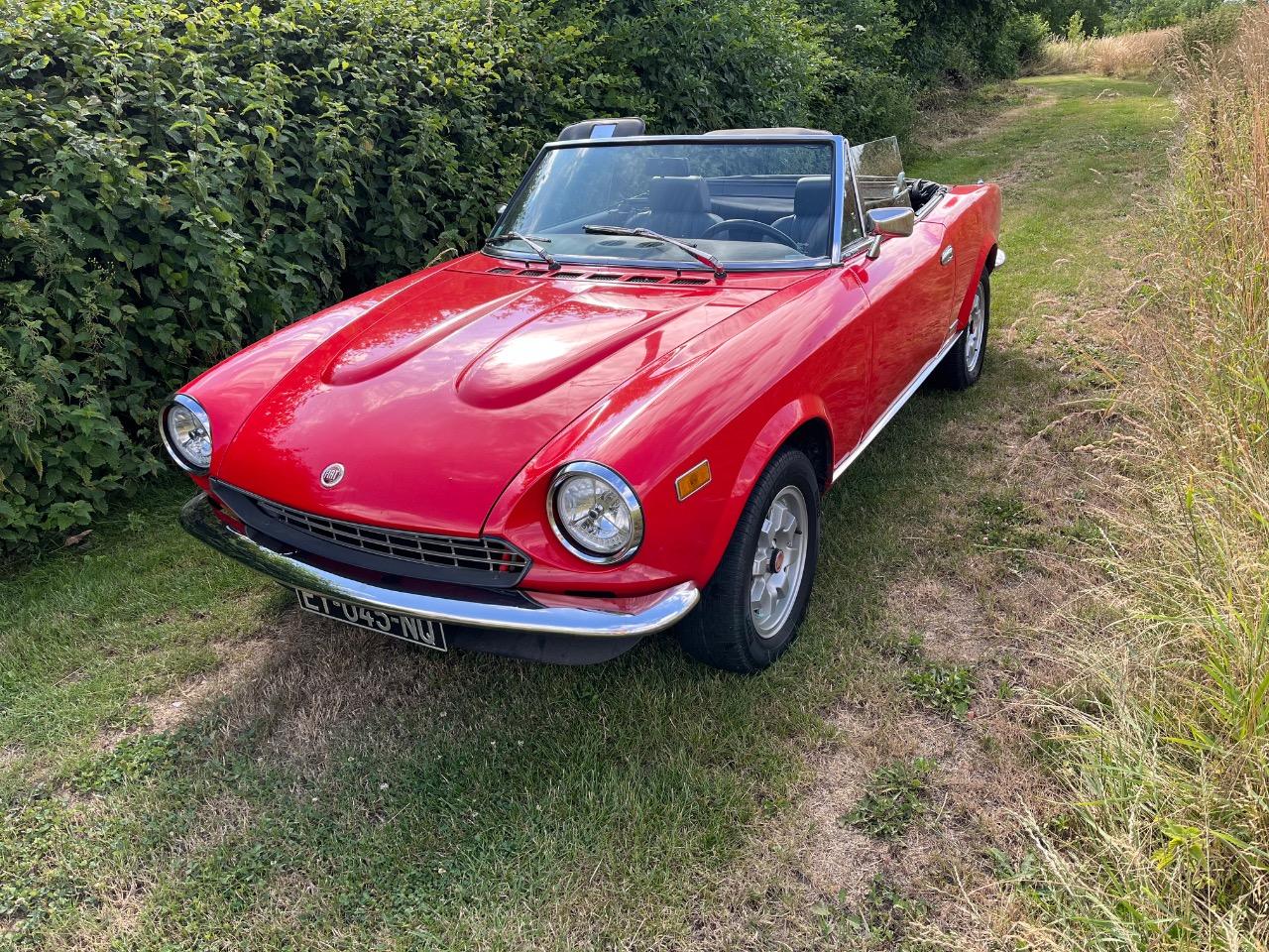 FIAT 124 Spider - 1983 LesAnciennes.com