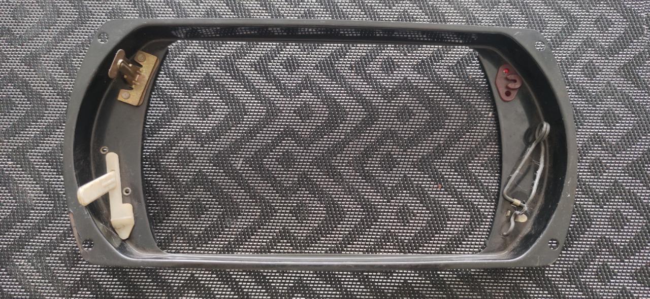 Support de phare RENAULT 12 (R12) LesAnciennes.com