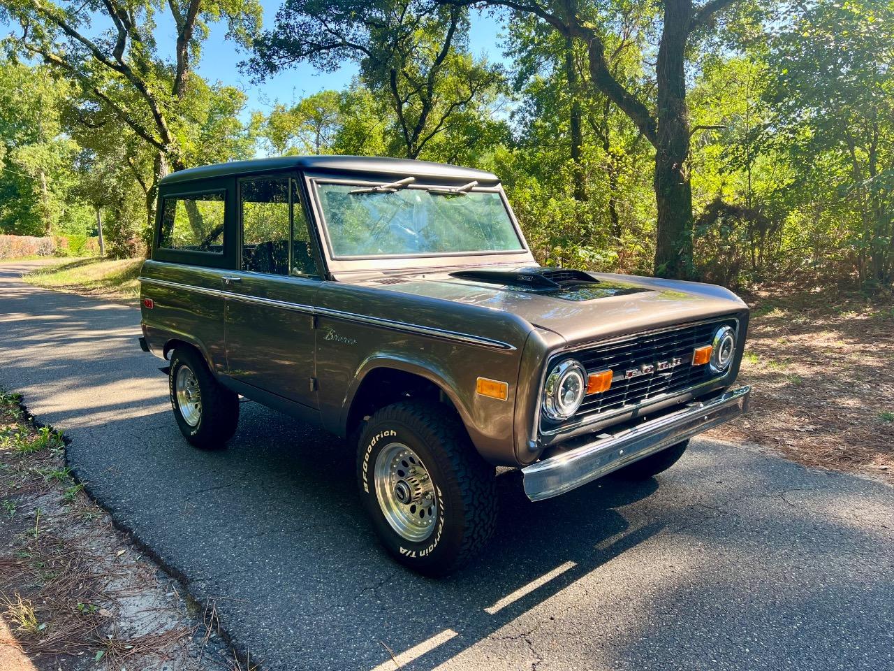 FORD Bronco - 1973 LesAnciennes.com