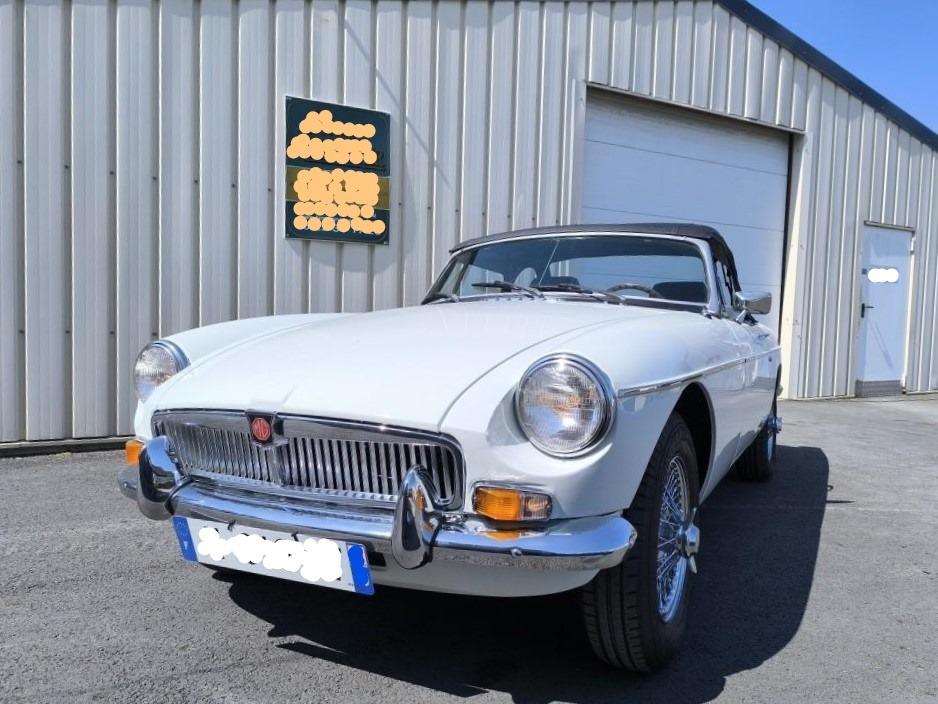 MG MGB CABRIOLET - 1977 LesAnciennes.com