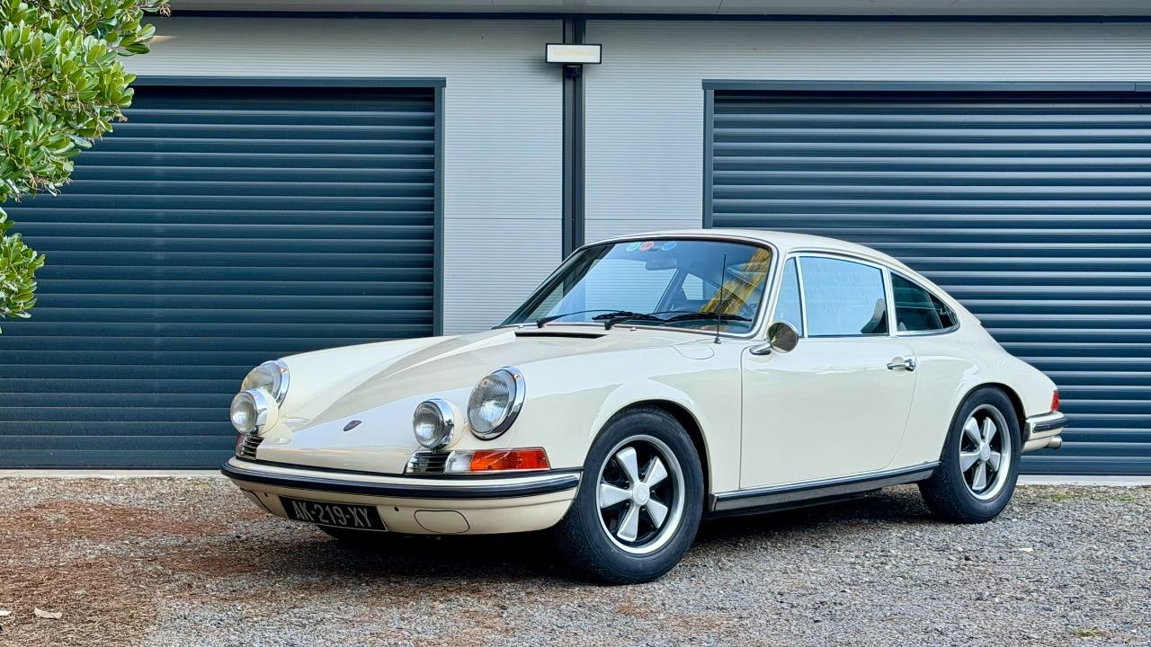 PORSCHE 911 2.2T Coupe Matching - 1970 LesAnciennes.com