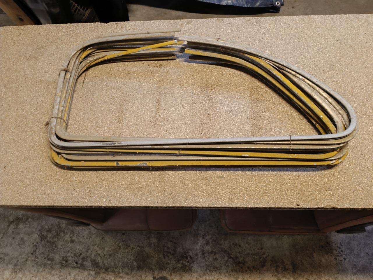 Baguettes de vitre PANHARD Dyna X LesAnciennes.com