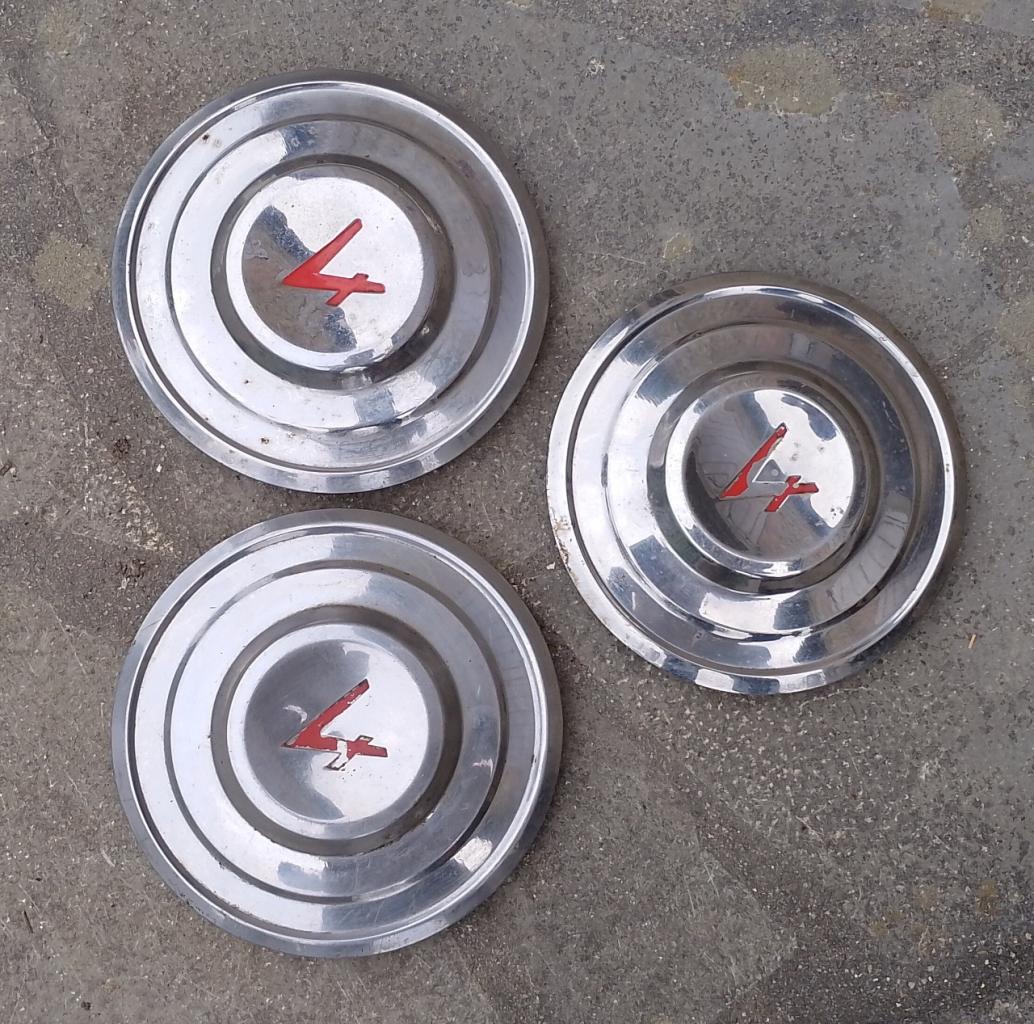 FORD 12 M, P4 : lot de 3 enjoliveurs. BE LesAnciennes.com