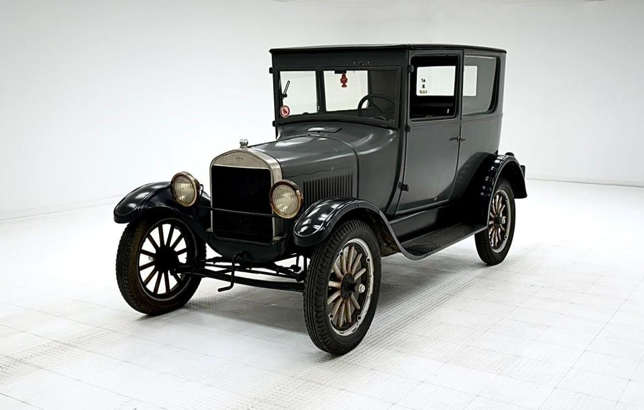1927 Ford Model T Tudor Sedan LesAnciennes.com