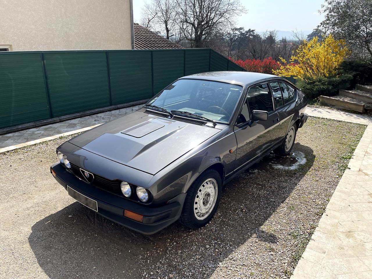 ALFA ROMEO GTV6 - 1982 LesAnciennes.com