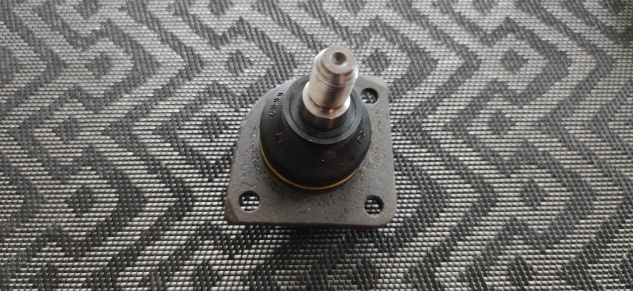 Rotule de suspension RENAULT 20 (R20) R30 LesAnciennes.com