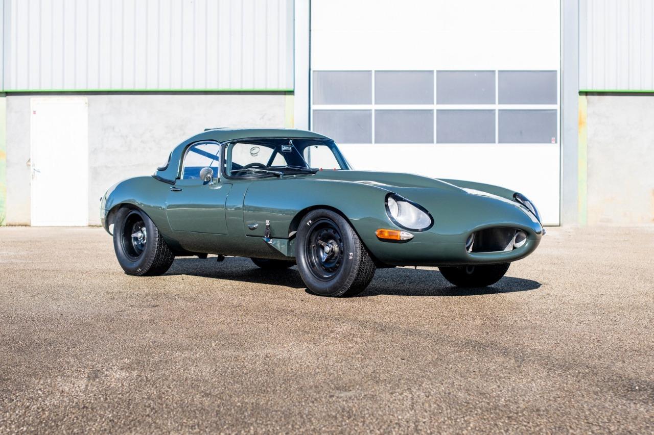 JAGUAR Type E - 1965 LesAnciennes.com