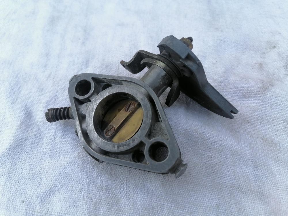 Embase carburateur RENAULT 4 (R4) LesAnciennes.com