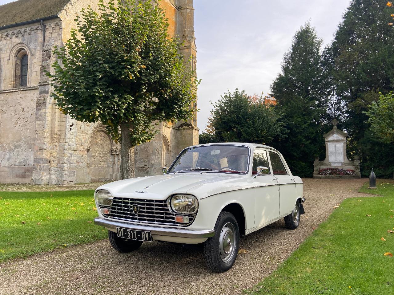 PEUGEOT 204 Berline luxe - 1966 LesAnciennes.com