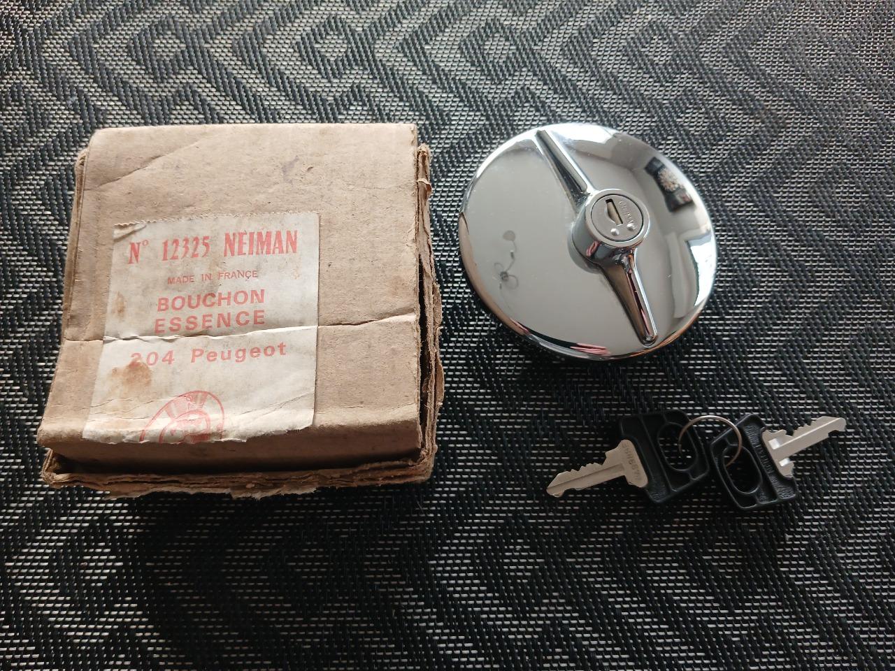 Bouchon d'essence accessoire PEUGEOT 204 LesAnciennes.com