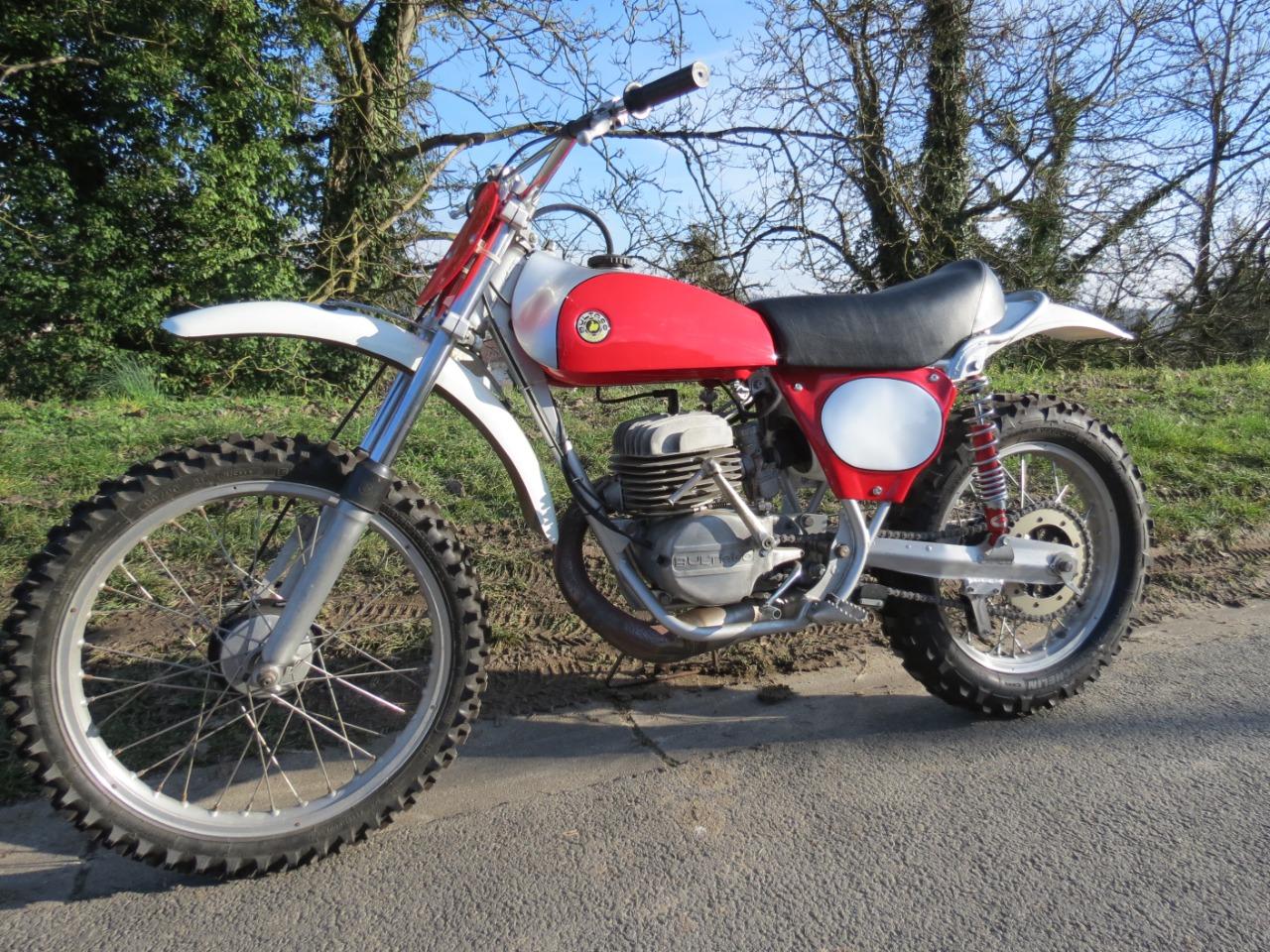 BULTACO Pursang MK8 - 1977 LesAnciennes.com