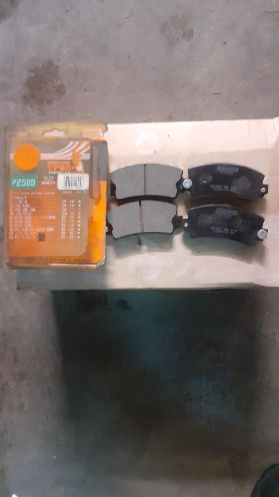 Plaquette avant R5 ALPINE et RENAULT A310 v6 LesAnciennes.com