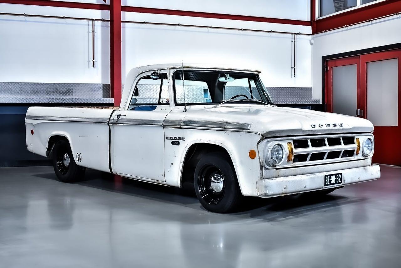 1968 Dodge D100 Pickup Truck 318CI V8 LesAnciennes.com
