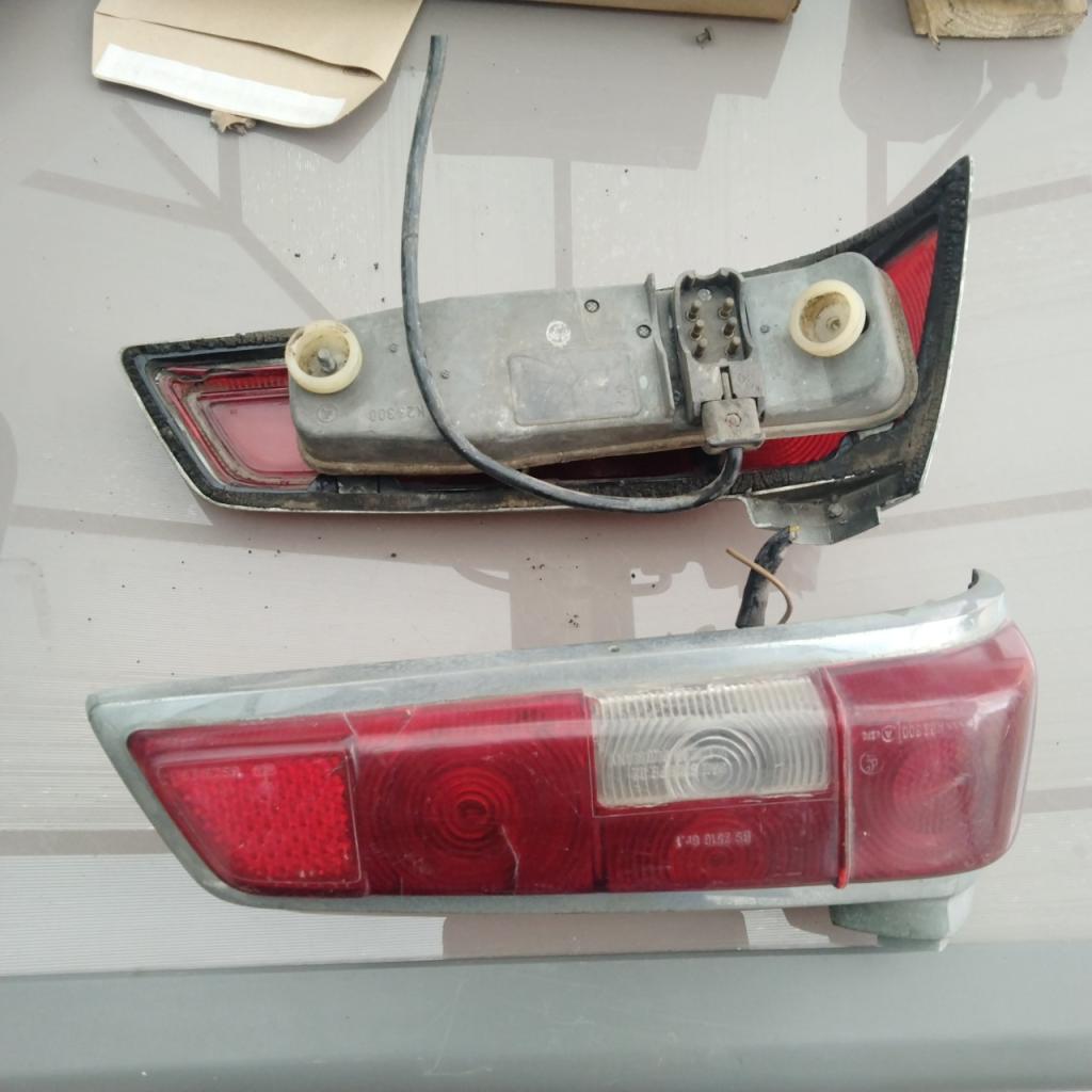 Feux arrière MERCEDES Mercedes W110 LesAnciennes.com