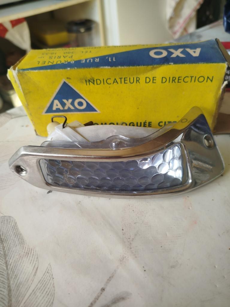 Clignotant avant droit pour Citroën DS 19 Pallas LesAnciennes.com