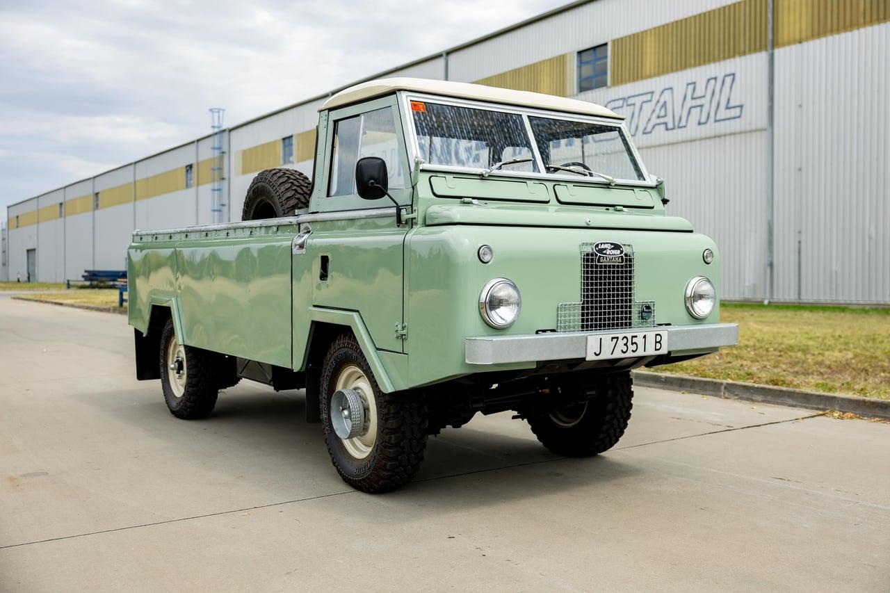 1975 Land Rover Santana 1300 LesAnciennes.com
