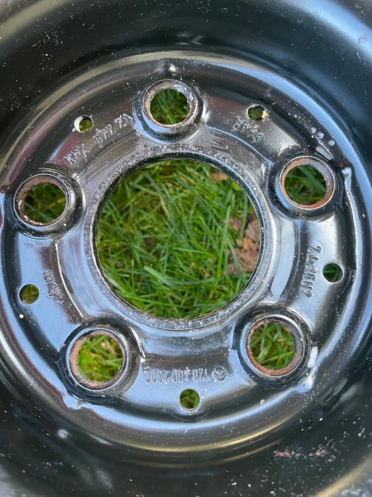 Roues MERCEDES 200 W110 LesAnciennes.com